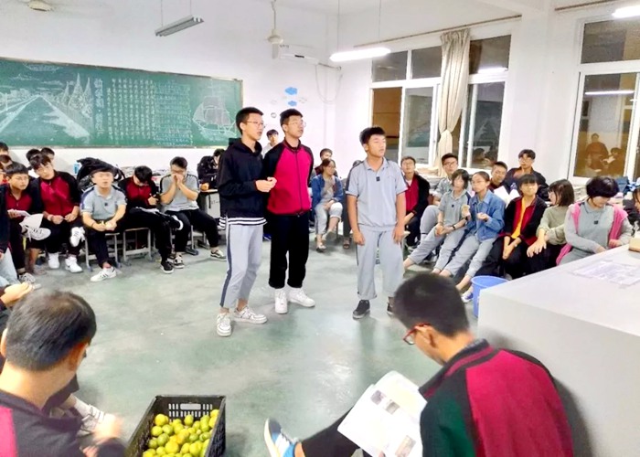 高中部開展“中秋月、師生情、暢理想”主題慶?；顒? border=