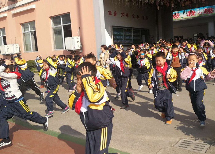 3月安全周 小學舉行安全疏散消防演練活動