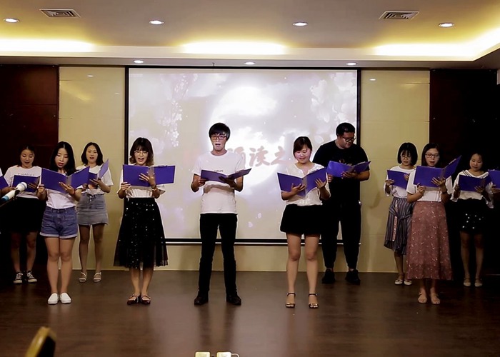 小學(xué)部舉辦“經(jīng)典誦讀之夜”活動