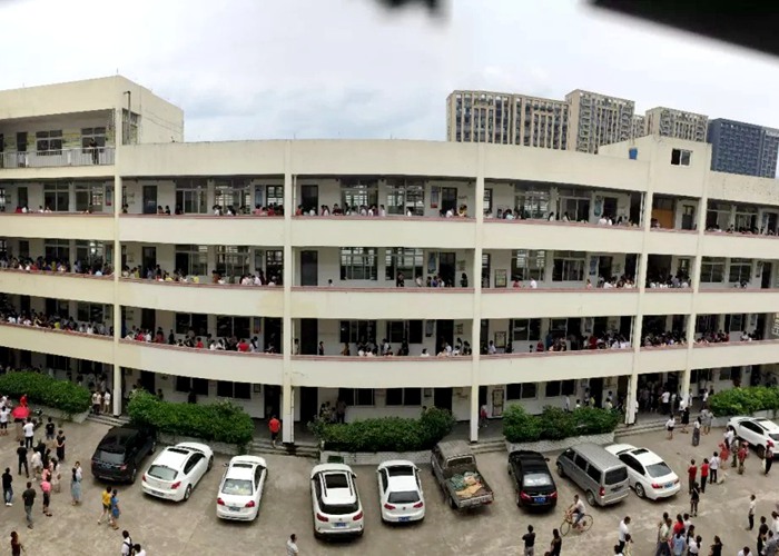 初一面試場景火爆，1500多人爭搶500個名額！