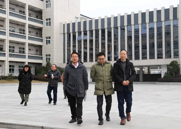 縣教育局領導來我校檢查指導開學工作